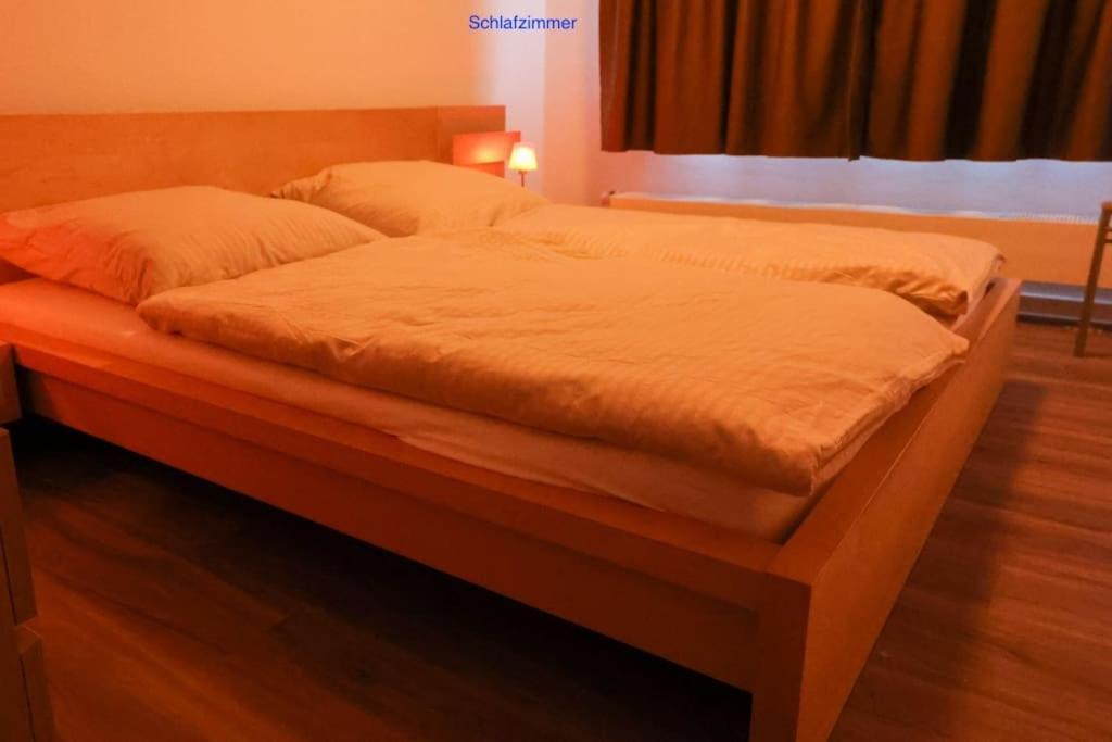 Freundliche Wohnung Mit Parkplatz Und Terrasse นอยบรันเดนบวร์ก ภายนอก รูปภาพ