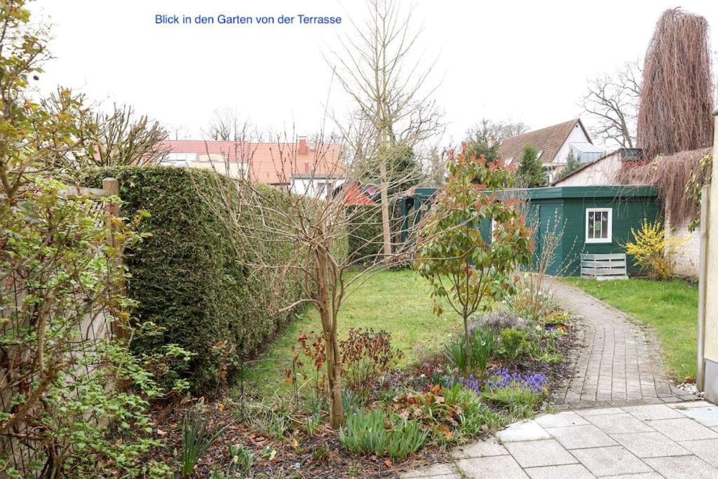Freundliche Wohnung Mit Parkplatz Und Terrasse นอยบรันเดนบวร์ก ภายนอก รูปภาพ