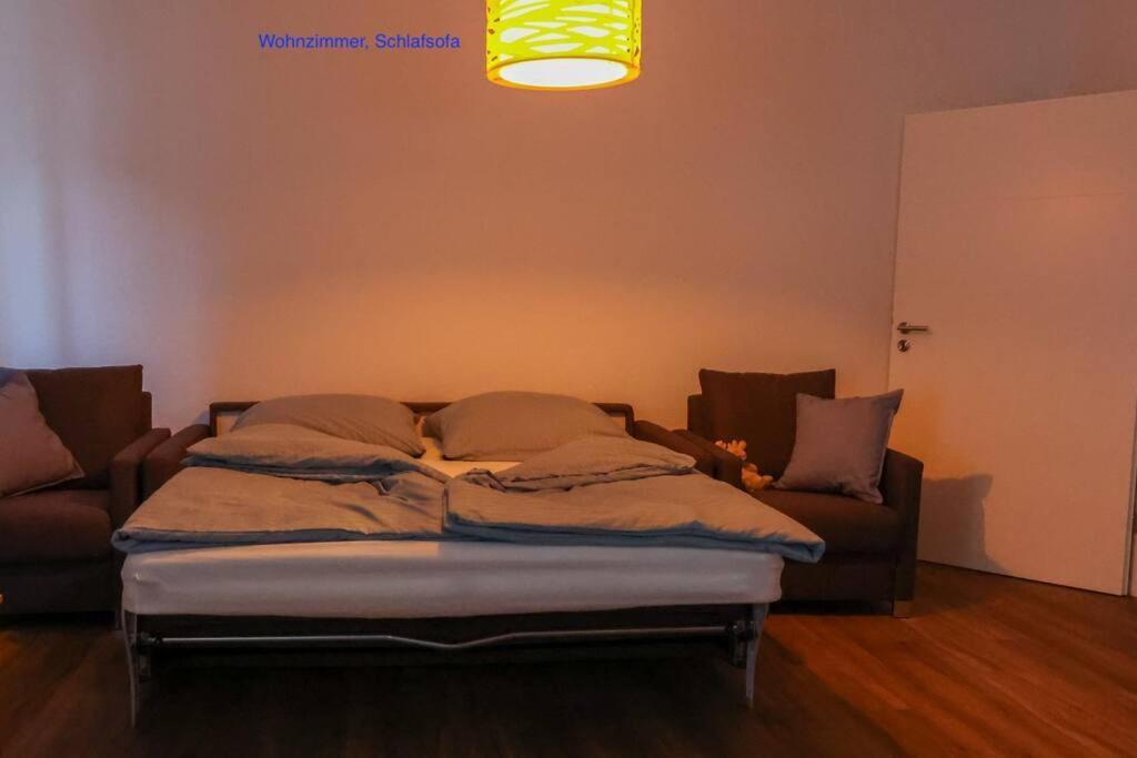Freundliche Wohnung Mit Parkplatz Und Terrasse นอยบรันเดนบวร์ก ภายนอก รูปภาพ